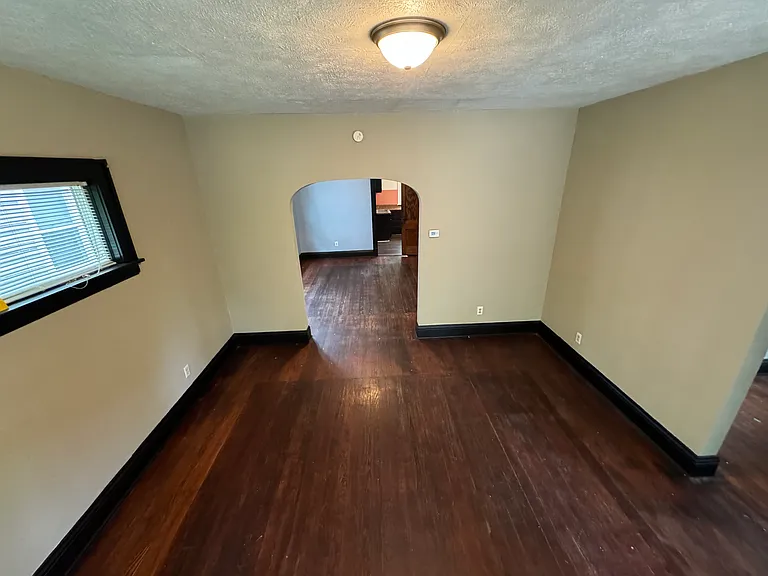 1144 W Jefferson Blvd #1 — Photo 15