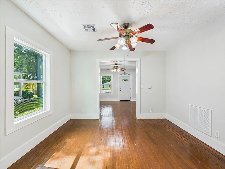 314 W Sidnor St — Photo 26