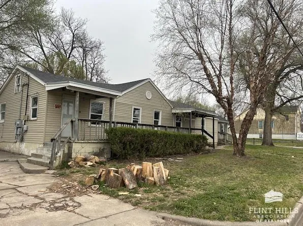 204 E 13th St, Junction City, KS 66441