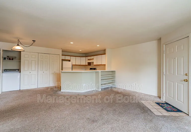 33 S Boulder Cir #209 — Photo 2
