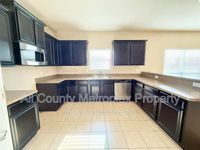 1225 Alder Tree Ln — Photo 2