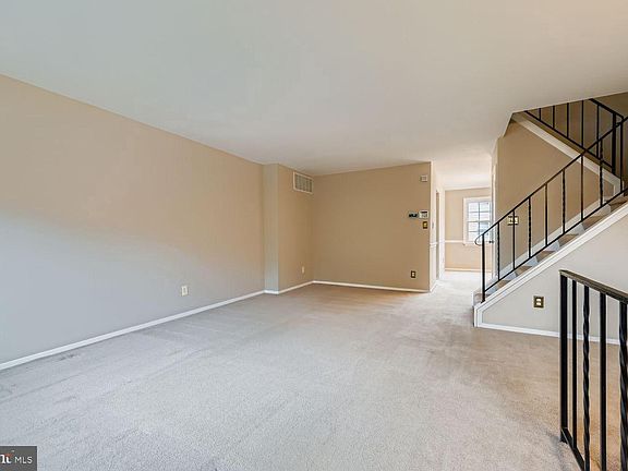 4th image of 11 Grand Valley Ct