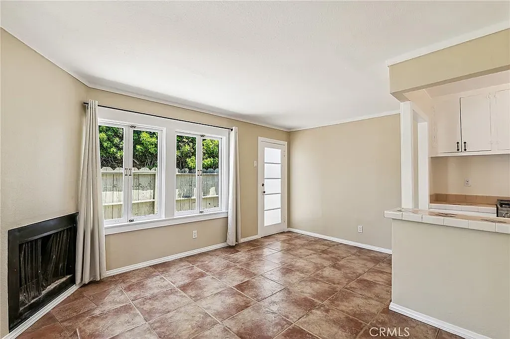 1 bed, 430 sqft, $2,300 — Photo 4