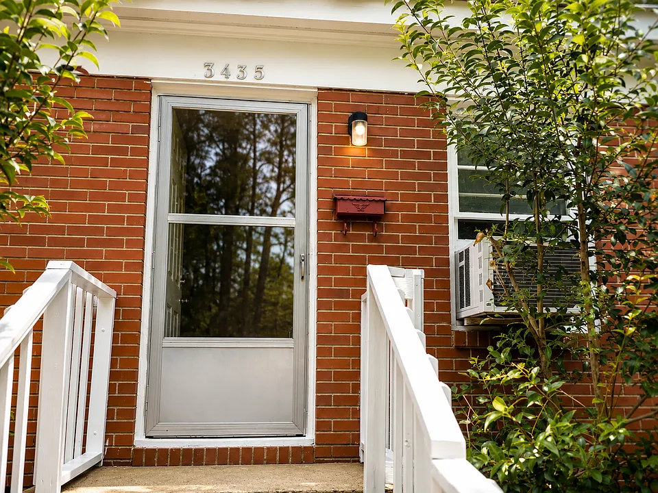 3435 Meredith Ave