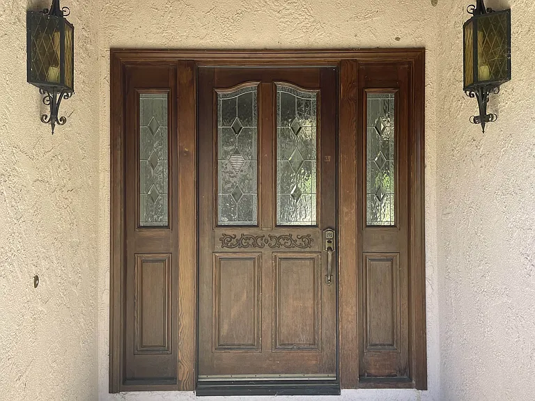 405 Golden West Ave — Photo 2