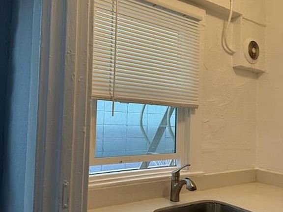 3rd image of 370 Ellis St APT 18