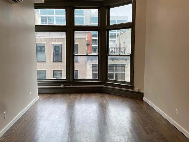 312 W 4th St #304 — Photo 5