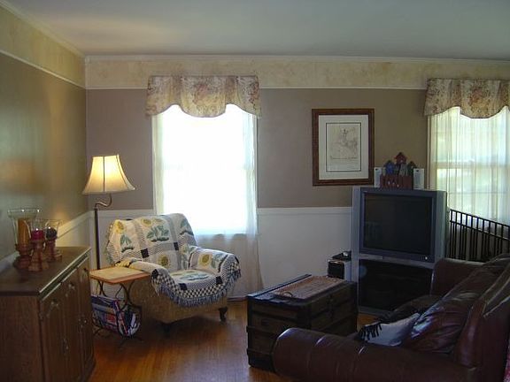 3rd image of 4000 N 60th St