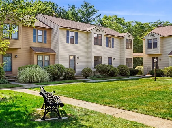 290 Apache Way Unit 290, Tewksbury, MA 01876