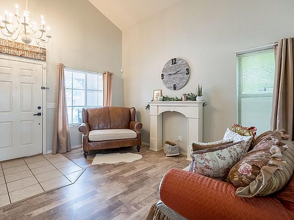 3rd image of 1629 W Appaloosa Way