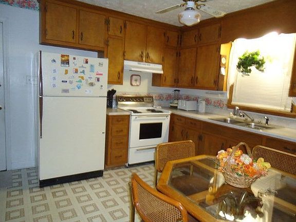 4th image of 146 Charles St