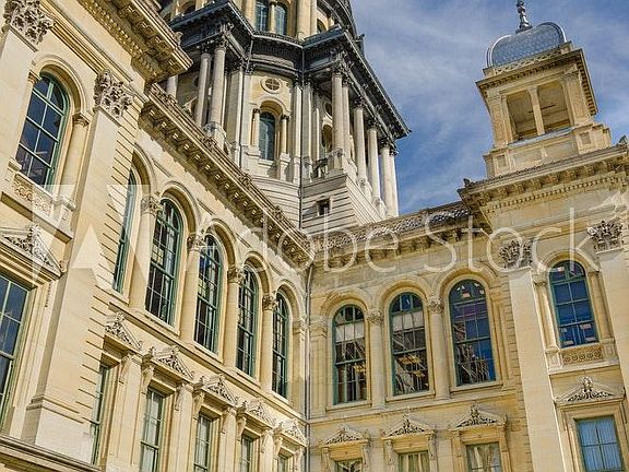 One Block from Historic State Capitol