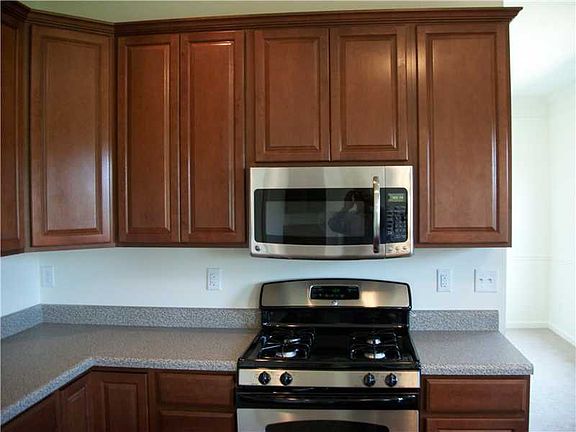 5th image of 506 Saddleridge Dr