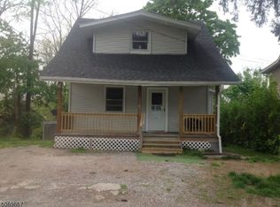 5 N Governor Haines St, Hamburg, NJ 07419