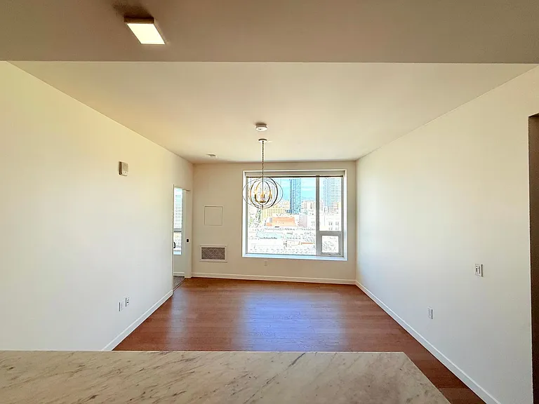 1050 S Grand Ave #1404 — Photo 8
