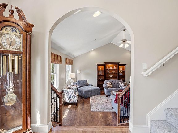 5th image of 311 Villa View Dr