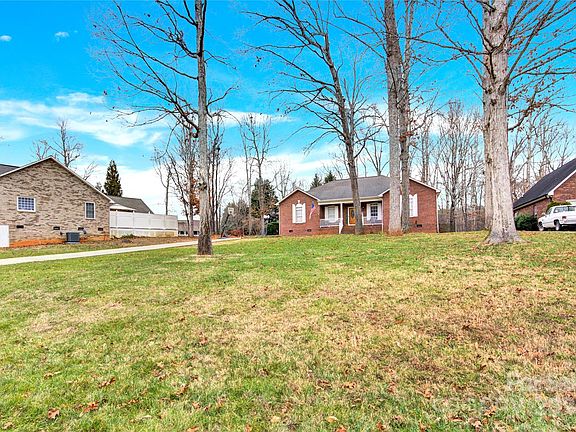 5th image of 1554 Weatherwood Dr