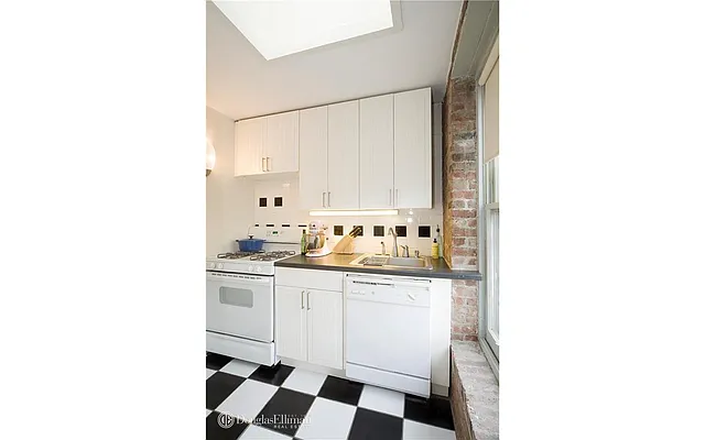 Rented by Douglas Elliman | media 15