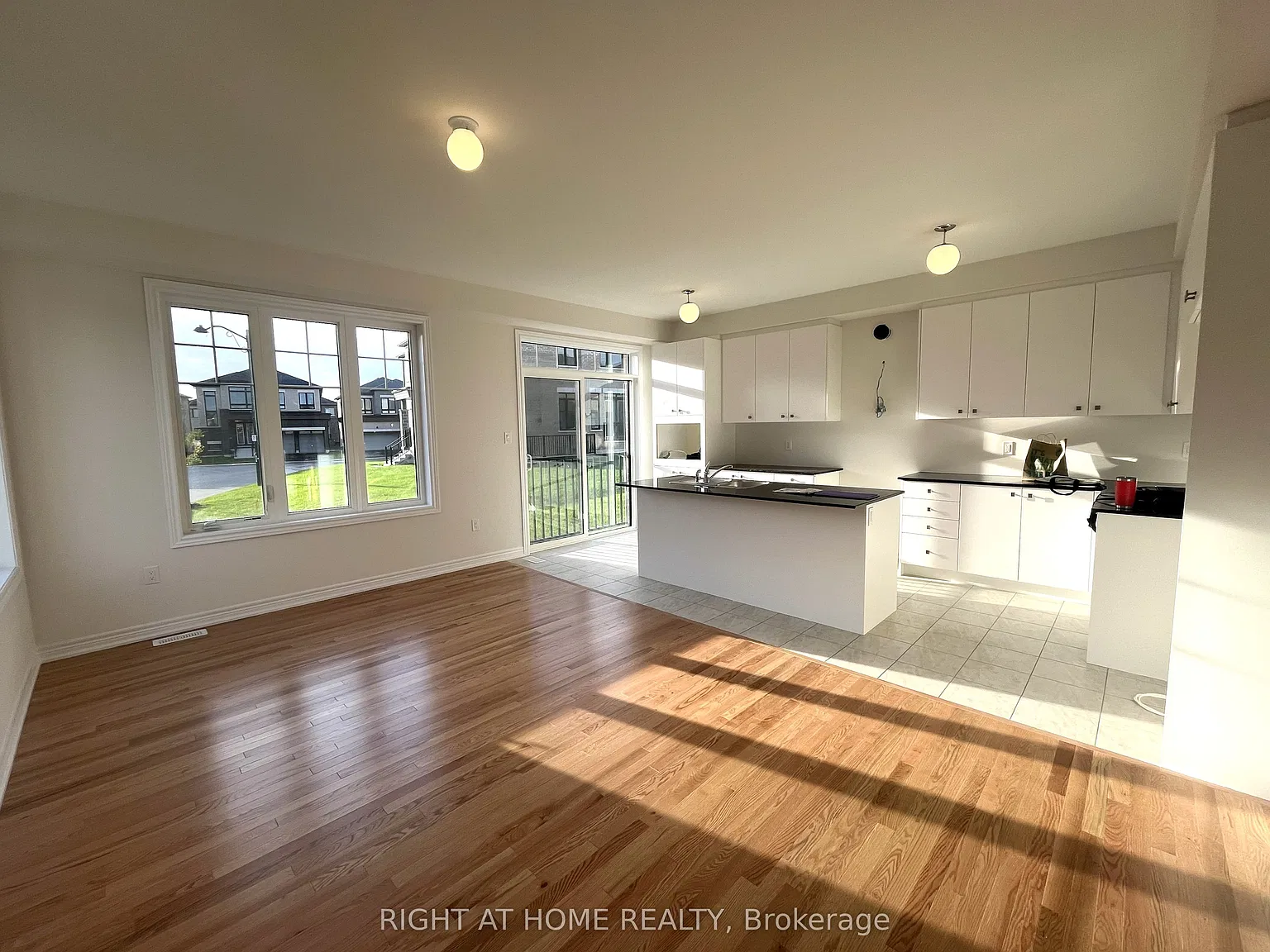 5 bed, $3,750 — Photo 1
