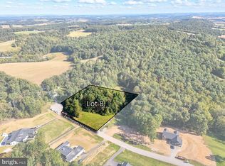 8 Orchard Dr, Hanover, PA 17331