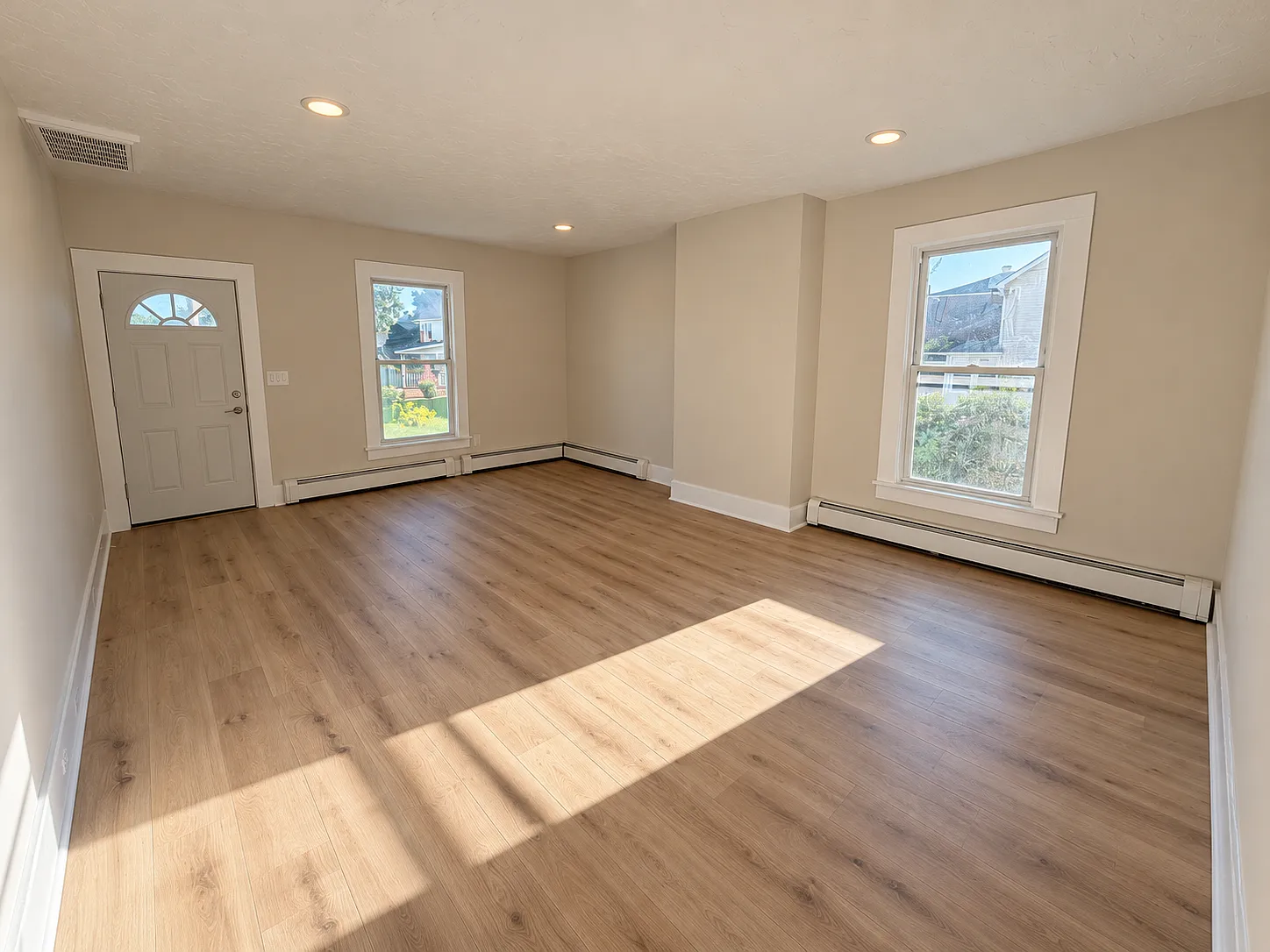 3 bed, 1.5 bath, 1230 sqft, $2,300 — Photo 4