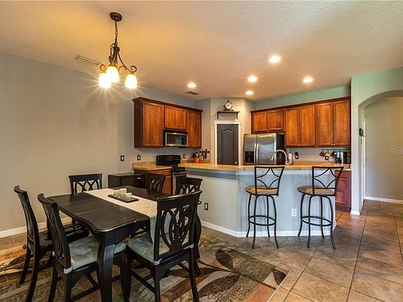 5th image of 7420 Surrey Wood Ln