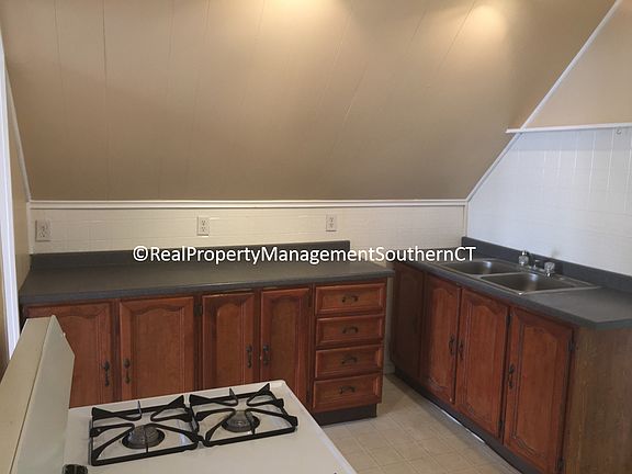 5th image of 24 Montgomery St Floor 3