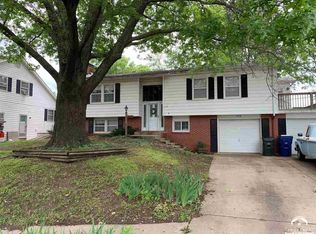 1014 Wellington Rd, Lawrence, KS 66049