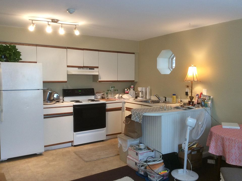 2nd image of 33 Halsey St