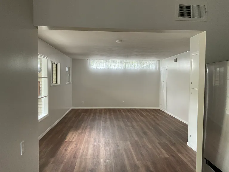 634 Tabor Ln — Photo 6