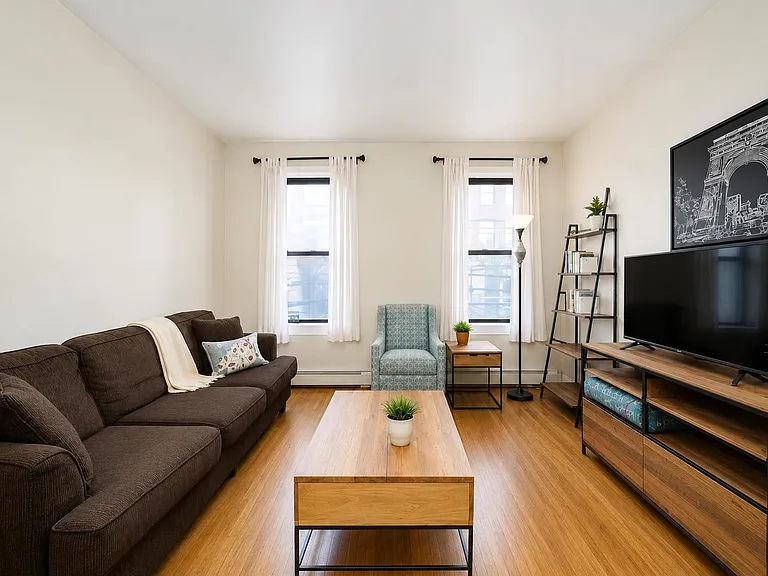 70 Park Ave #3 — Photo 2