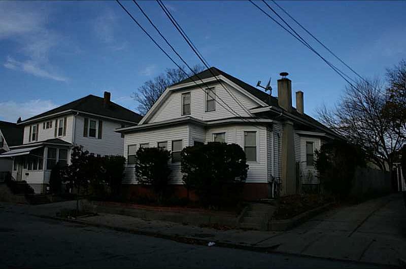 2nd image of 115 Roosevelt St