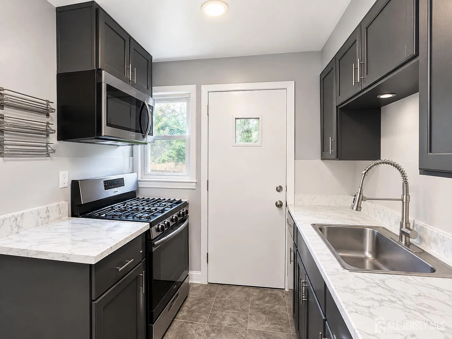 2 bed, 1.0 bath, $2,250 — Photo 3