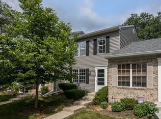 1382 Arlington Ct, Geneva, IL 60134