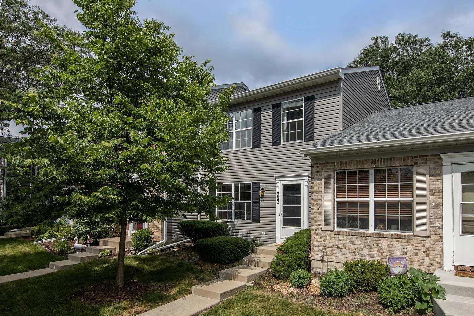 1382 Arlington Ct photo 1