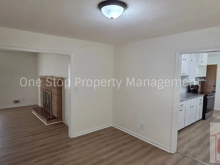 2111 N 49th St — Photo 10
