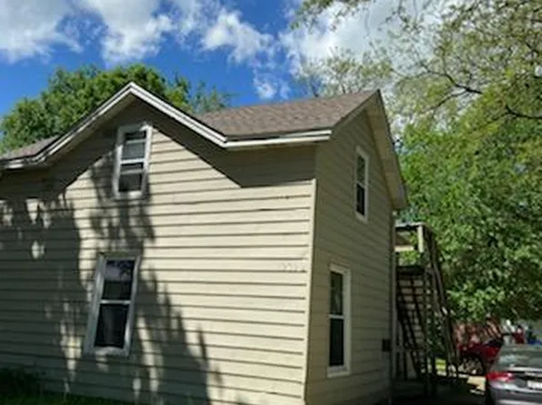1209 8th St E, Menomonie, WI 54751