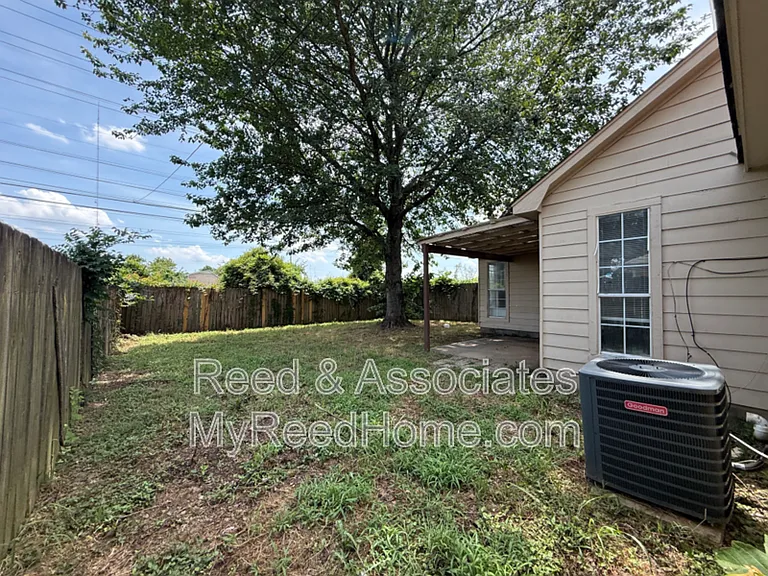 6913 Hillindale Dr — Photo 11