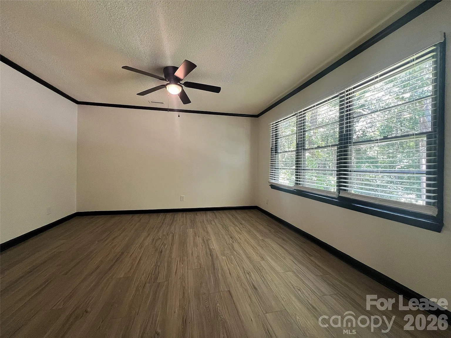 3 bed, 2.0 bath, $1,350 — Photo 2