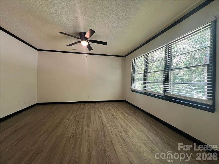 1214 Northwoods Dr — Photo 2