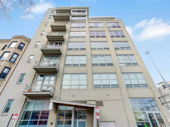 770 W Gladys Ave APT 601, Chicago, IL 60610