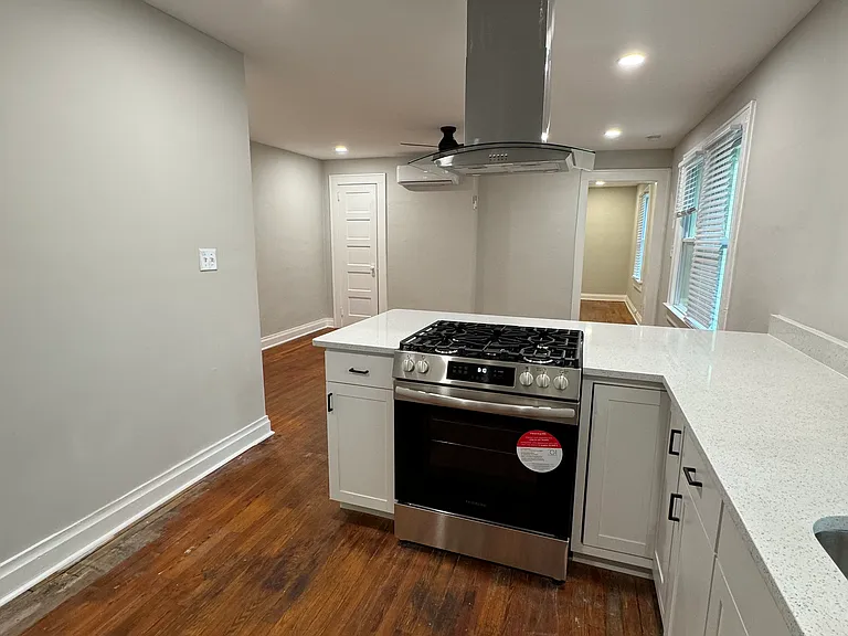 1482 Woodbine Ave SE #1 — Photo 3