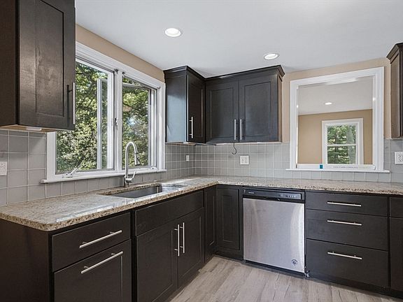 4th image of 70 Riverside Ave