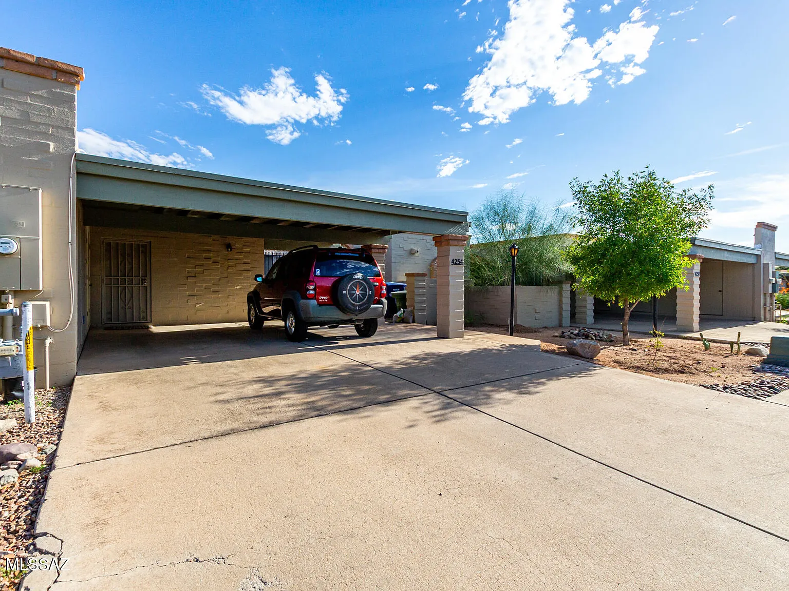 3 bed, 2.0 bath, 1286 sqft, $3,000 — Photo 2