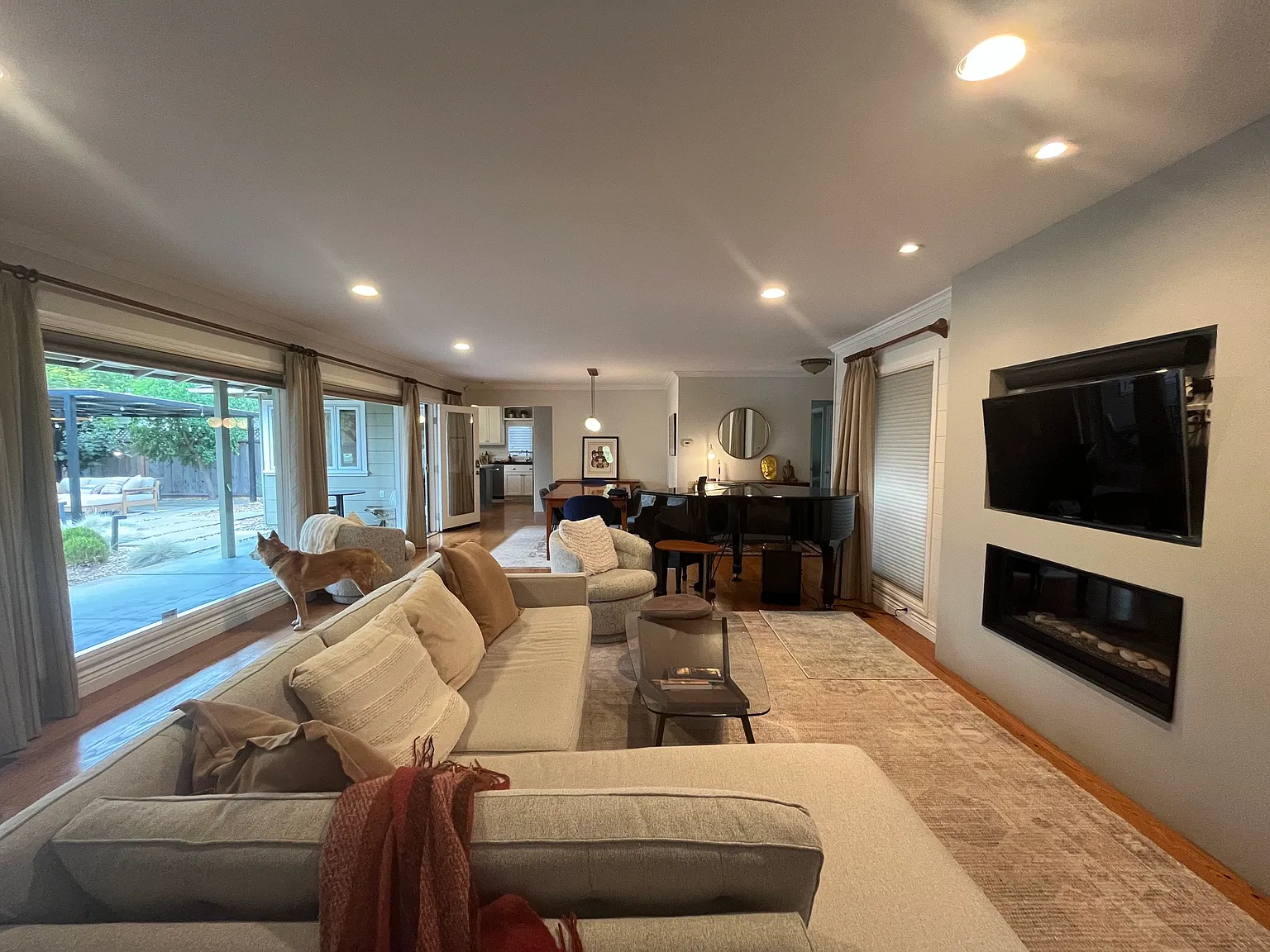 3 bed, 1952 sqft, $7,500 — Photo 2