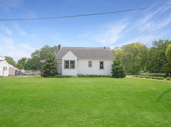 2936 Independence Ave, Waterloo, IA 50707