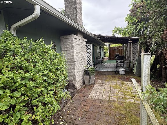 5th image of 392 S 37th St