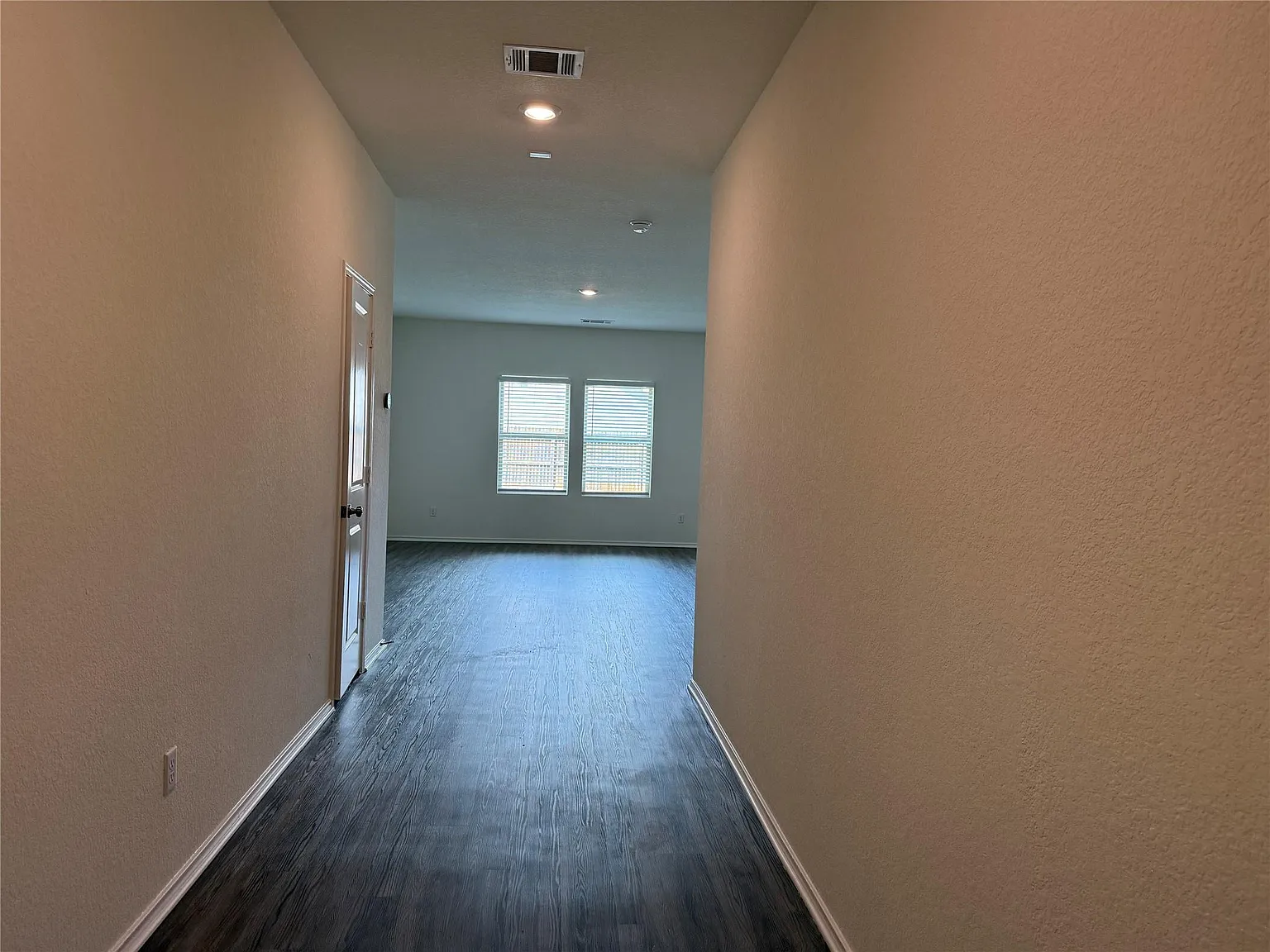4 bed, 2.5 bath, 1687 sqft, $2,339 — Photo 3