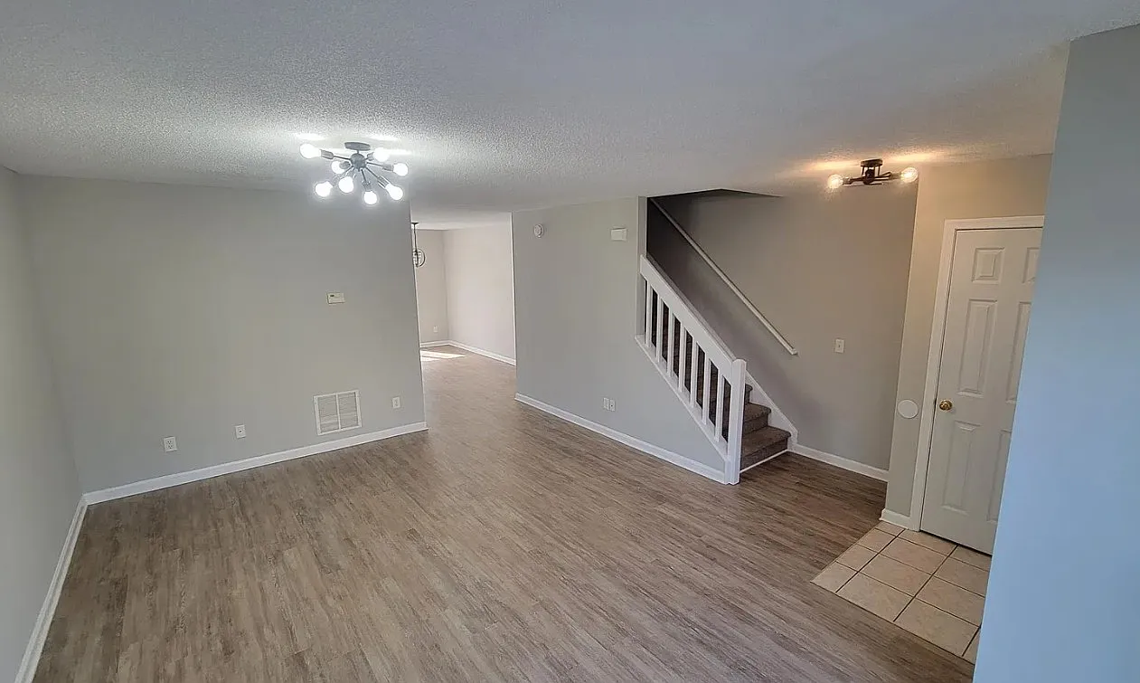 3 bed, 1.5 bath, 1276 sqft, $1,750 — Photo 2