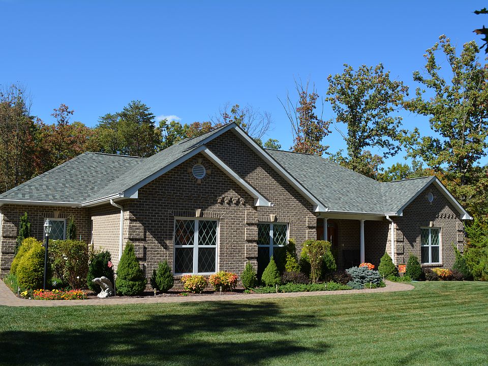 1st image of 127 Thomas Dr